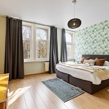 Huswell - Spacious House With 3 Terraces